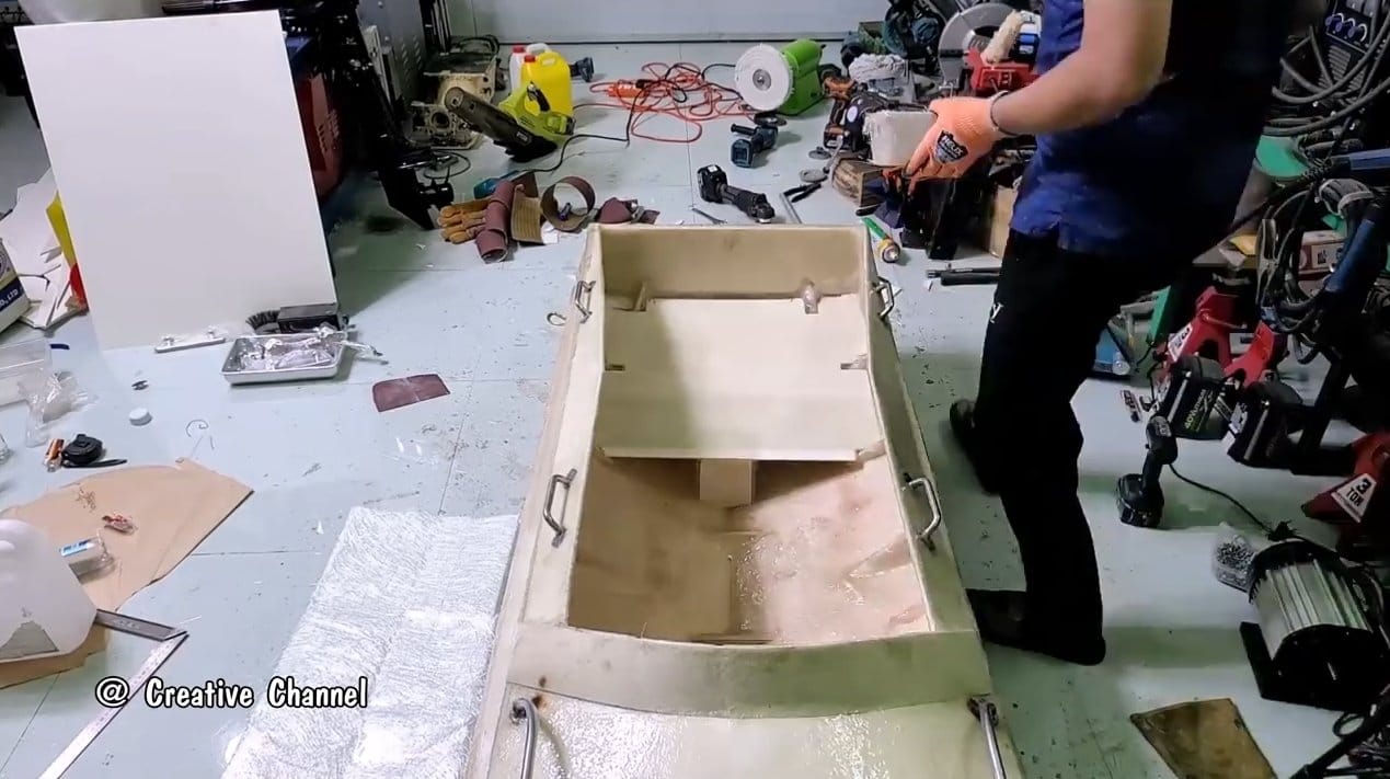 Как изготовить моторную лодку из пенопласта и эпоксидного клея