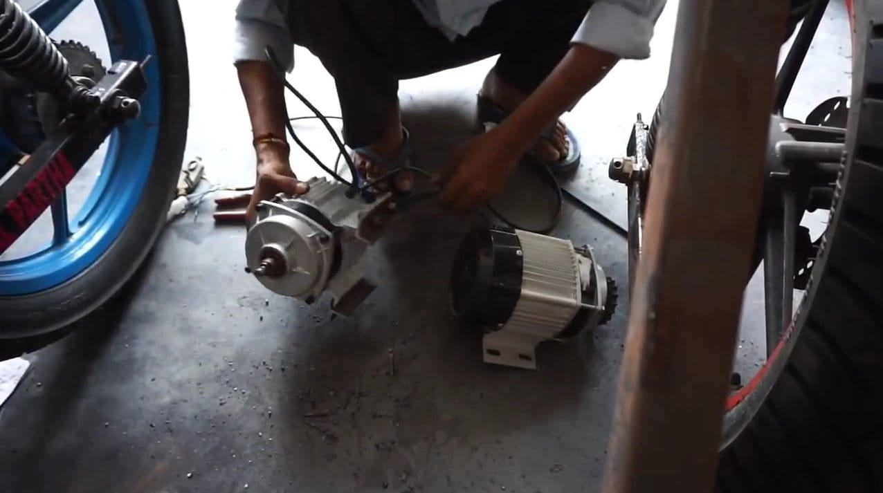Electric trike with two motors