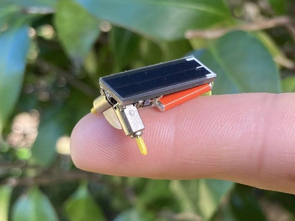Минибот с питанием от солнечной батареи