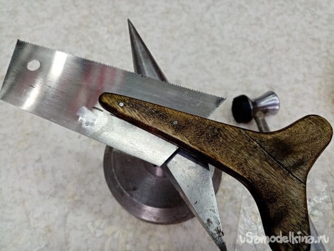 Подставка для крыльев, находящихся в работе