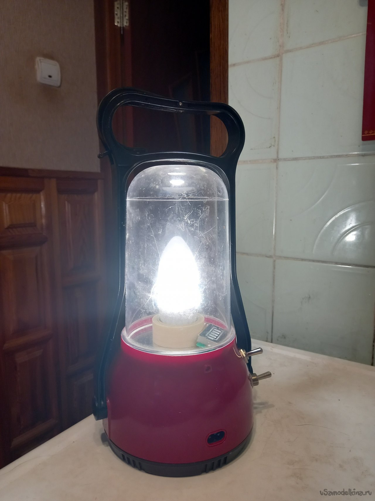 Кемпинговый фонарь с лампой 60 вольт