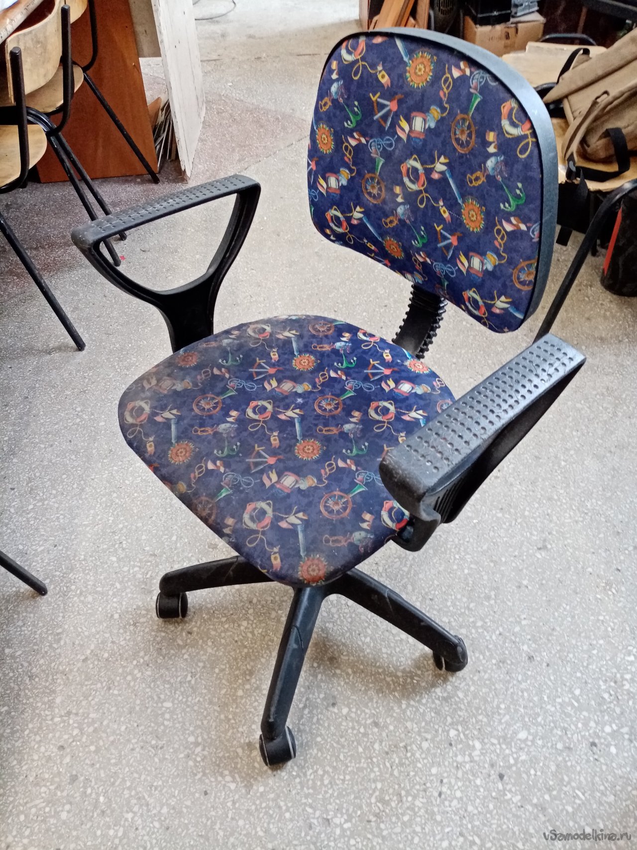 Замена обшивки офисного кресла
