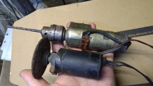 Вот эти инструменты. И болгарка и дрель в оной руке  ))