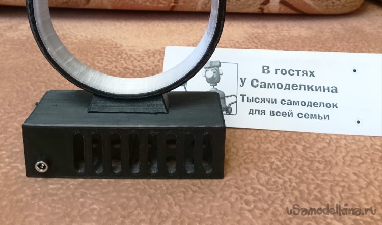 Разъем питания на задней стенке